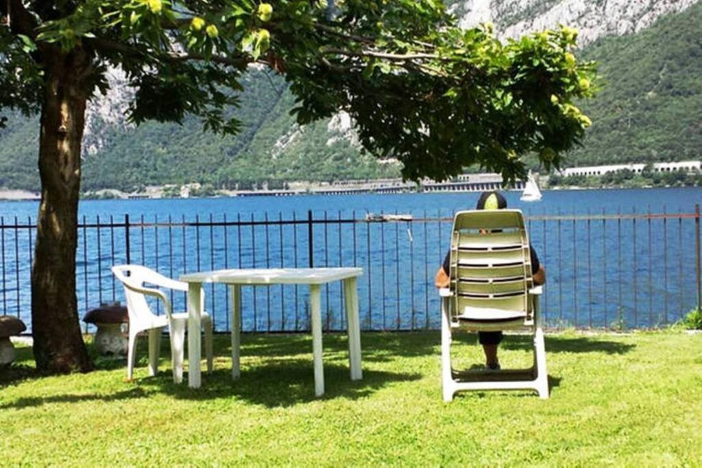 L For Lake Mandello del Lario Quarto foto