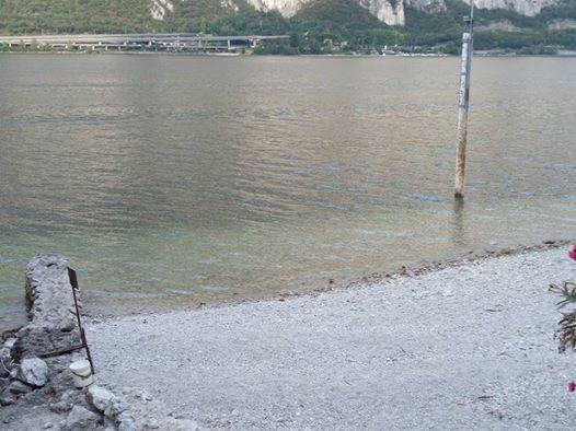 L For Lake Mandello del Lario Exterior foto